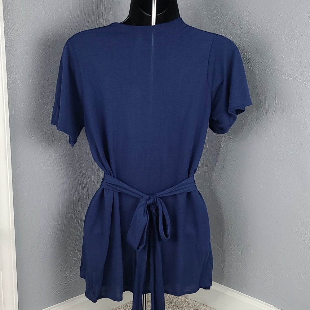 Revolver V-Neck Top - Picture 2 of 2